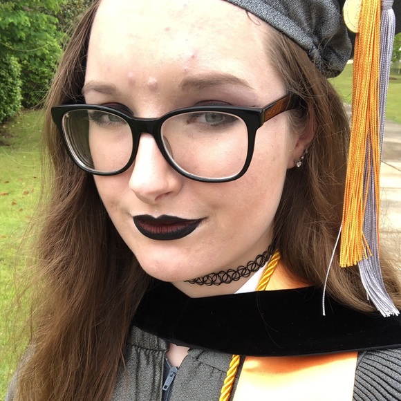 Meet Ashley and Welcome to my Closet! - Picture 3 of 10